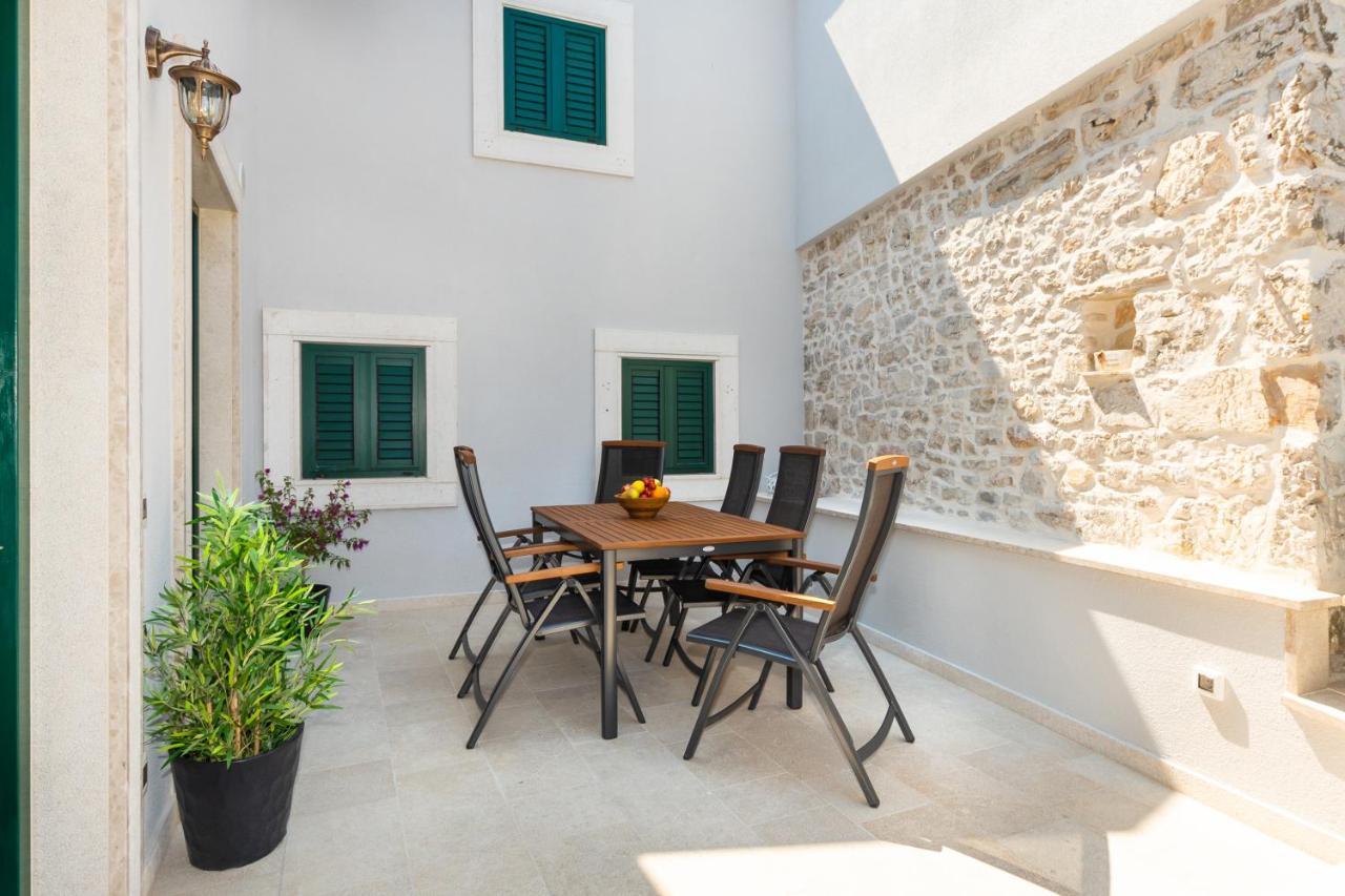 Luxury Apartments Azalea Примоштен Экстерьер фото