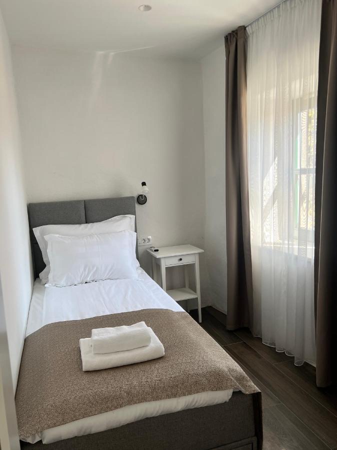 Luxury Apartments Azalea Примоштен Экстерьер фото