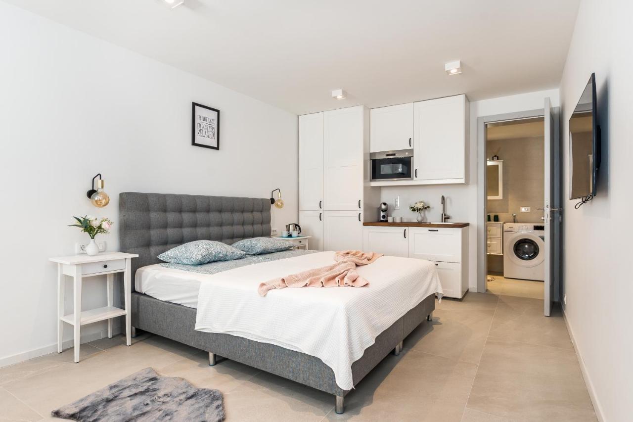 Luxury Apartments Azalea Примоштен Экстерьер фото