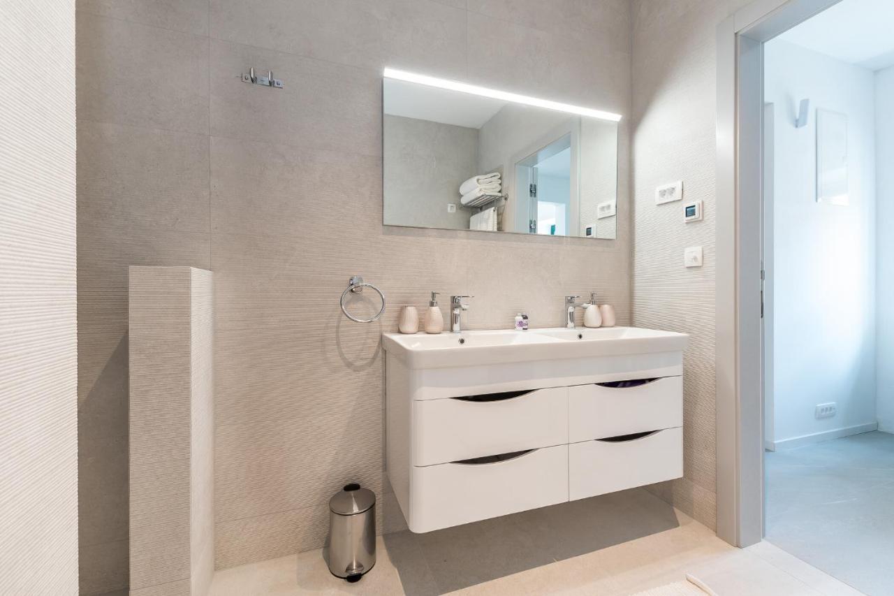 Luxury Apartments Azalea Примоштен Экстерьер фото