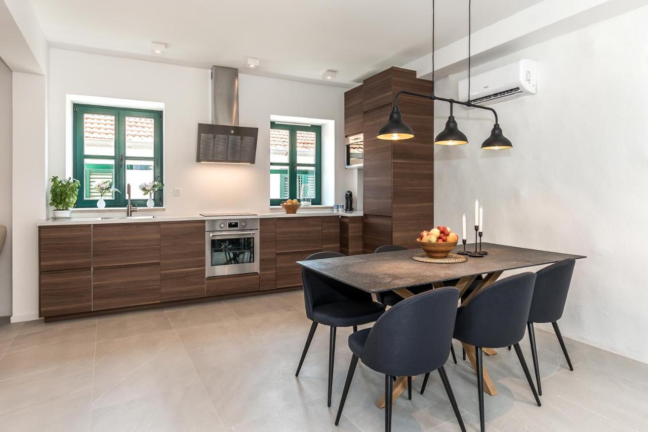Luxury Apartments Azalea Примоштен Экстерьер фото